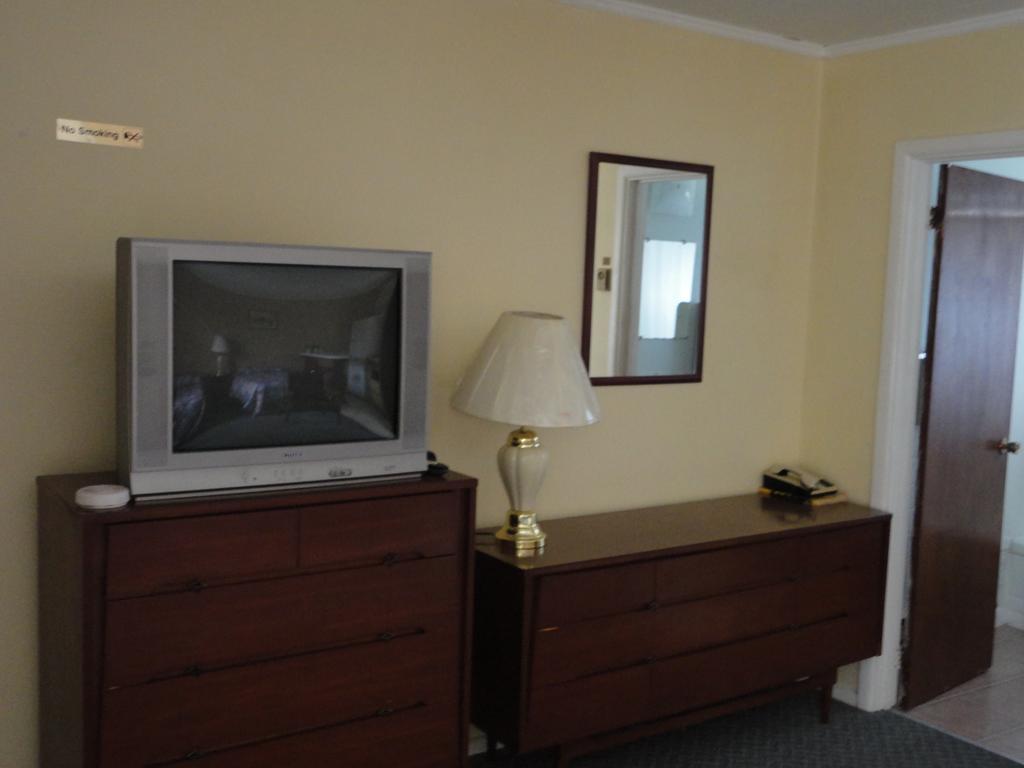 Hipwell'S Motel Fonthill Extérieur photo