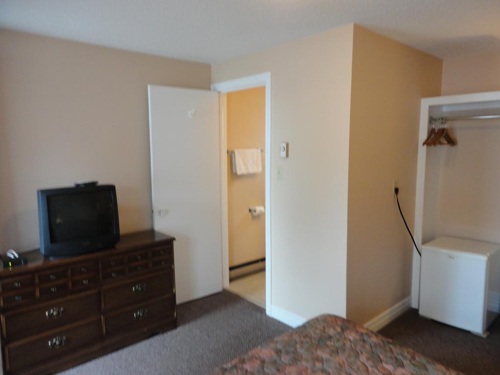Hipwell'S Motel Fonthill Extérieur photo
