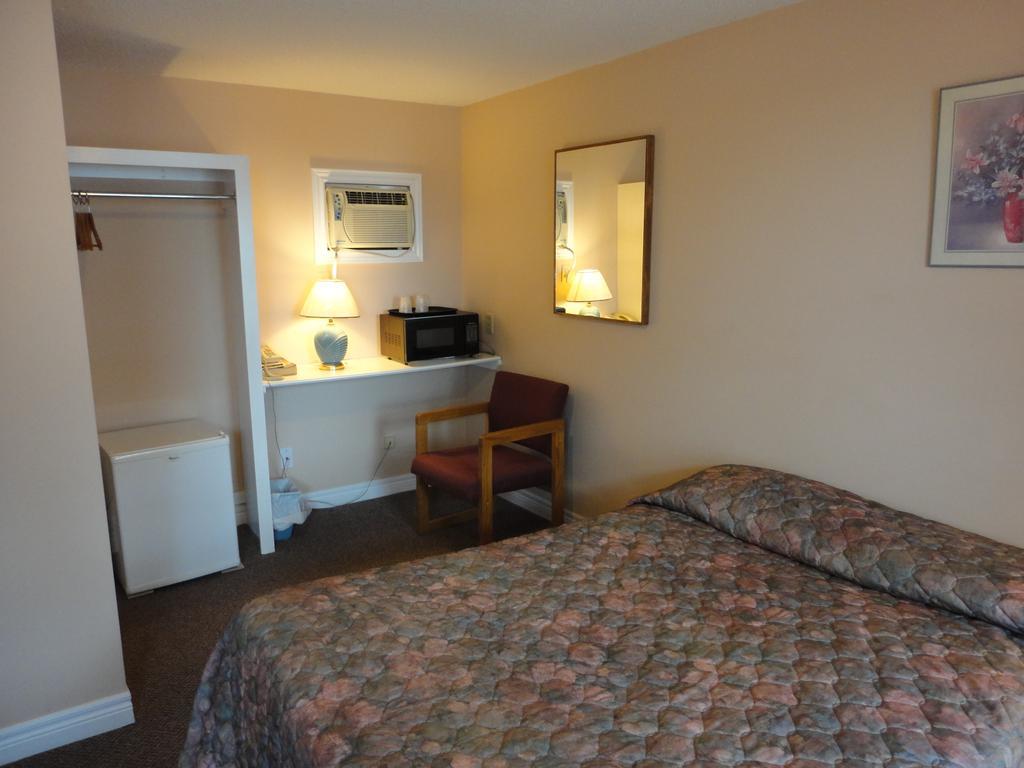 Hipwell'S Motel Fonthill Extérieur photo